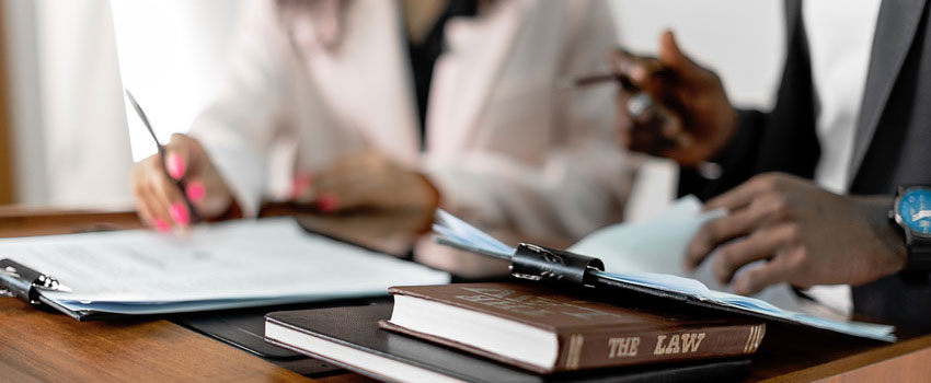 Οι άστοχες διατάξεις που φαλκιδεύουν το ουσιώδες αποδεικτικό μέσο της εμμάρτυρης απόδειξης