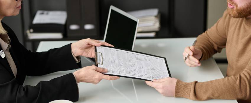 Εργατικά και ασφαλιστικά ζητήματα που συνήθως αντιμετωπίζουν οι Έλληνες εργαζόμενοι στο εξωτερικό